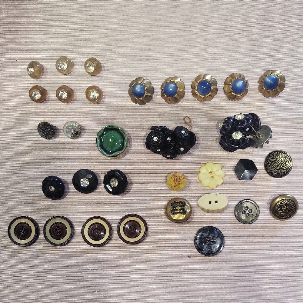 Vintage 1940's Buttons